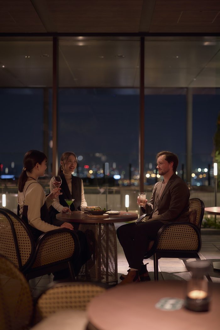 同窓会での貸切パーティー。旧友との再会を彩る26階の落ち着いた空間