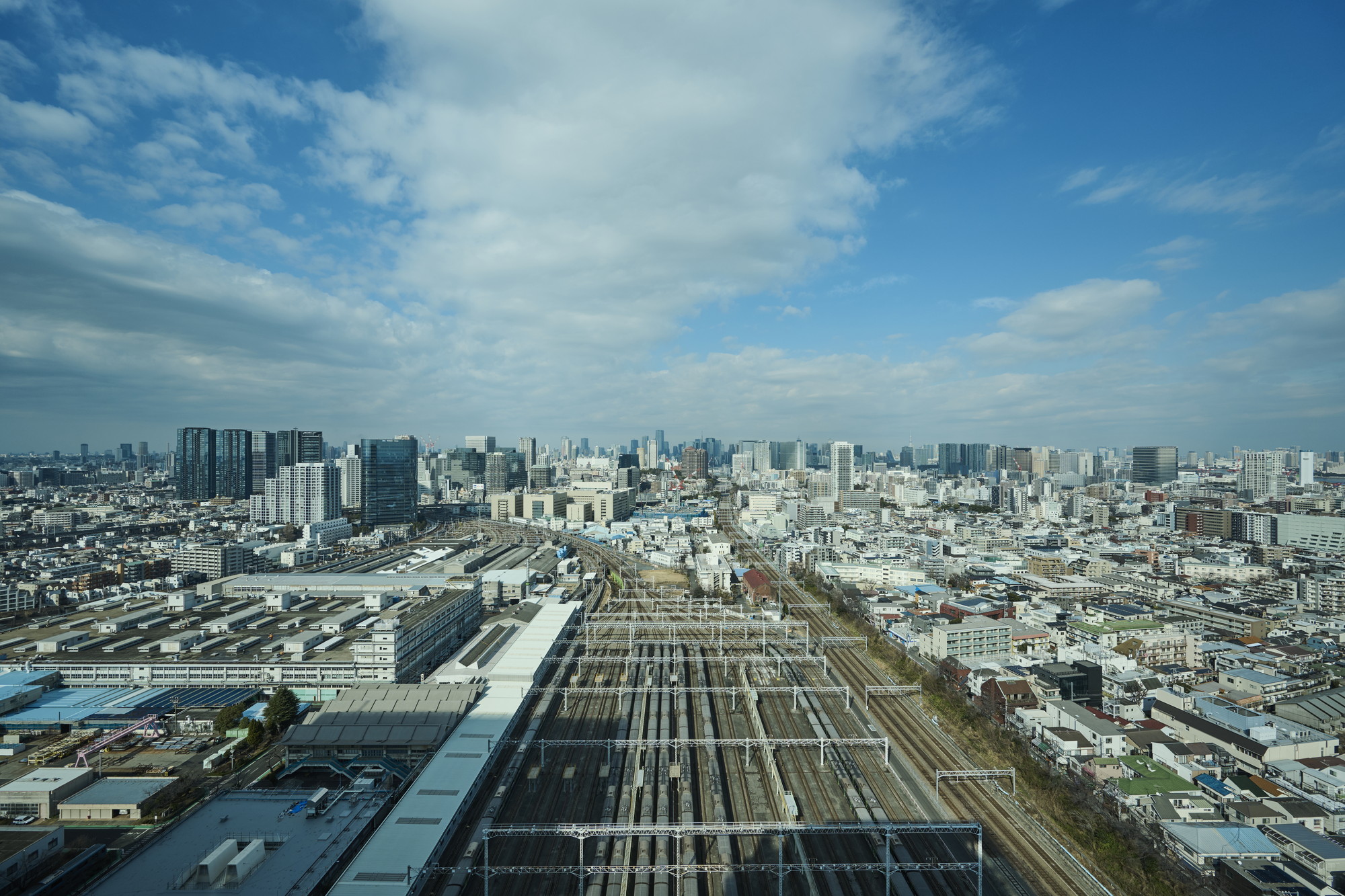 26階の高層から広がるダイニング空間。落ち着いた雰囲気の貸切会場