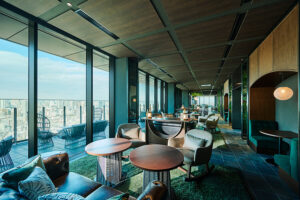 「ザ トラベラーズハウス ルーフトップバー」本日グランドオープン